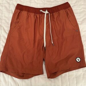 Vuori Men medium shorts color rust